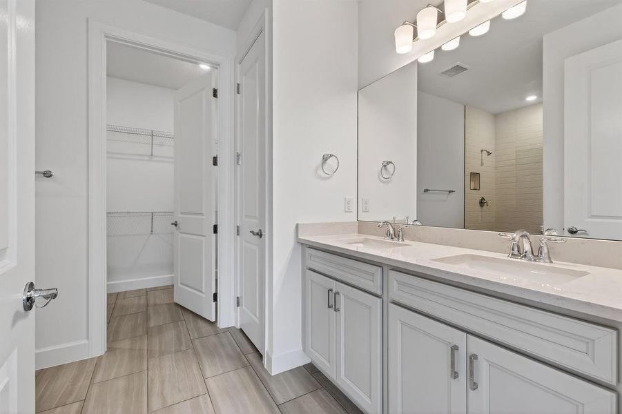 Lot4002-3829RussellCt(20) Lot4002-3829RussellCt(20)