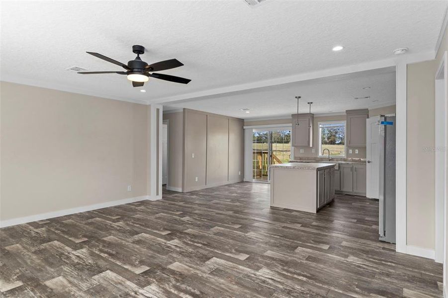 Spacious, unfurnished interior of a new home in , Dade City (Image 33).