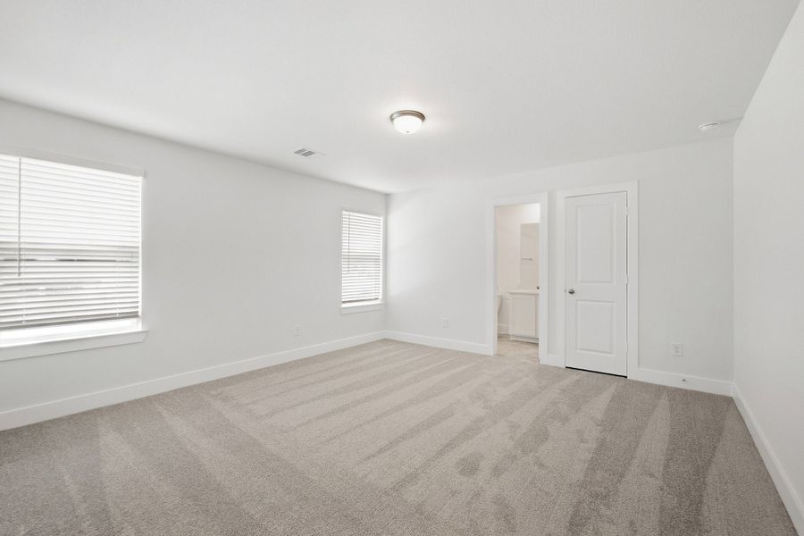 Spacious, unfurnished interior of a new home in Pecan Estates, Crosby (Image 59).