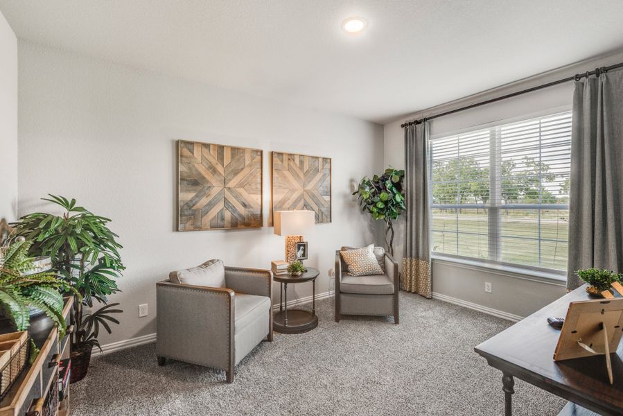 Furnished interior view inside a new home in Oak Valley, Terrell (Image 8).
