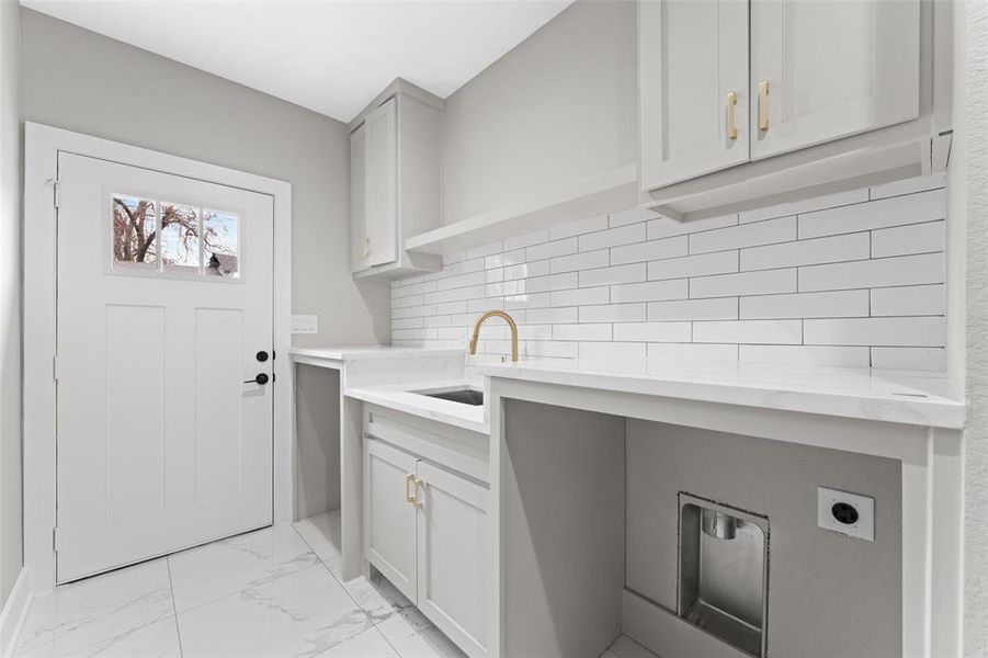 Furnished interior view inside a new home in , Dallas (Image 14).