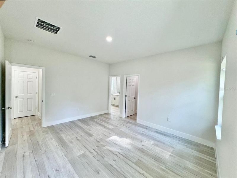 Spacious, unfurnished interior of a new home in , Citrus Springs (Image 15).