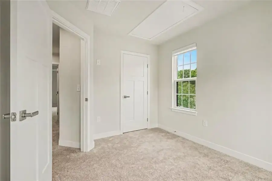 Spacious, unfurnished interior of a new home in , Lawrenceville (Image 25).