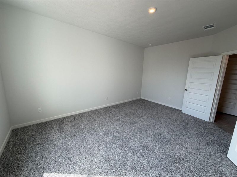 Spacious, unfurnished interior of a new home in Rockbridge East, Huntsville (Image 10).