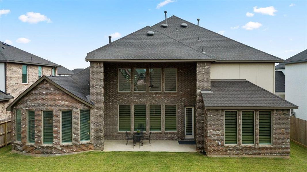 High ceiling covered patio