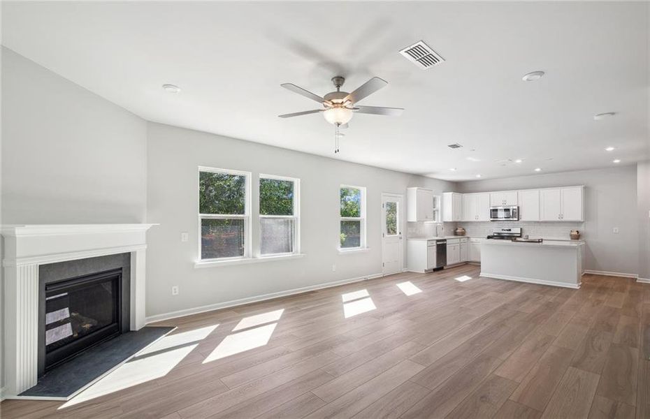 Spacious, unfurnished interior of a new home in Watermist at Mirror Lake, Villa Rica (Image 17).