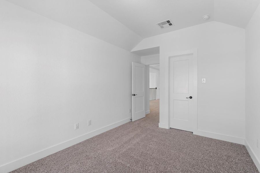 Spacious, unfurnished interior of a new home in Sienna, Missouri City (Image 12).