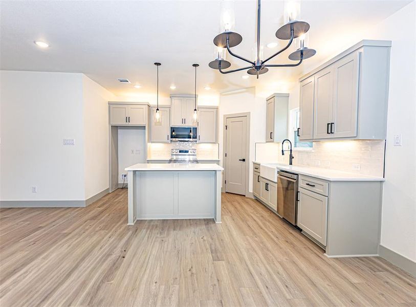 Furnished interior view inside a new home in , Cleburne (Image 9).