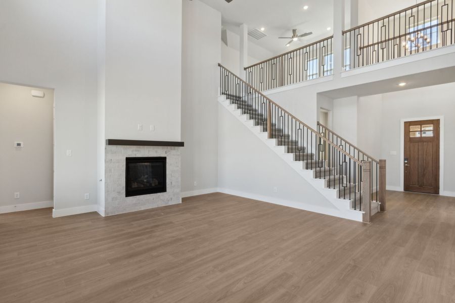 Spacious, unfurnished interior of a new home in Painted Tree Lakeside, McKinney (Image 19).