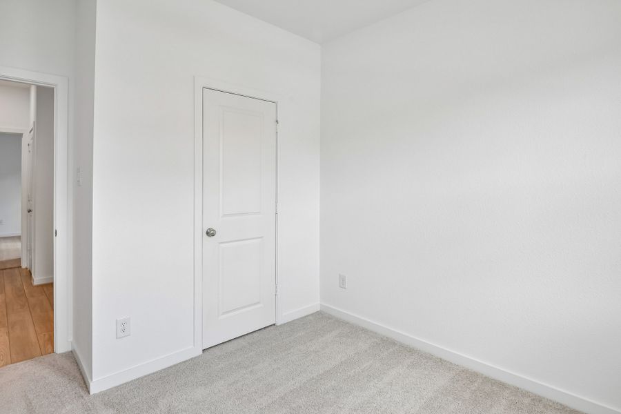 Spacious, unfurnished interior of a new home in Raburn Reserve 50s, Tomball (Image 24).