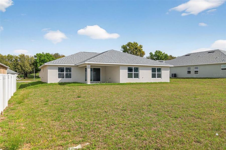 Exterior details and patio area of a home in SummerCrest, Ocala (Image 3).