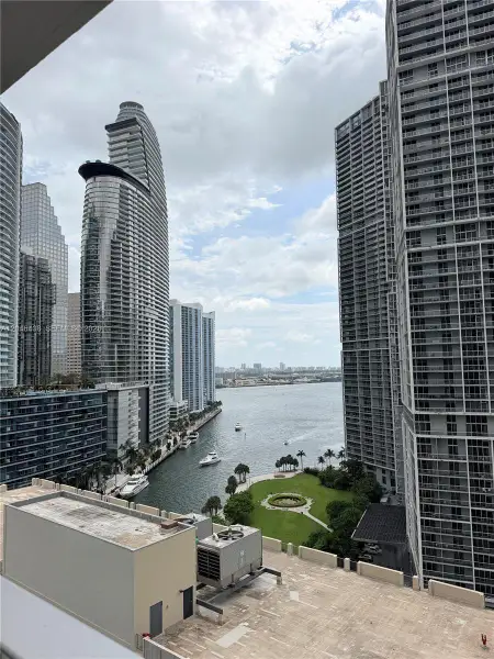 Condo located in Miami, FL showcasing its design and architecture (Image 2). Condo located in Miami, FL showcasing its design and architecture (Image 2).