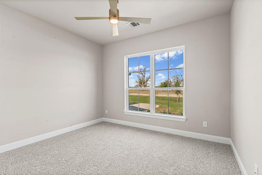 Spacious, unfurnished interior of a new home in Pecan Plantation, Granbury (Image 22).