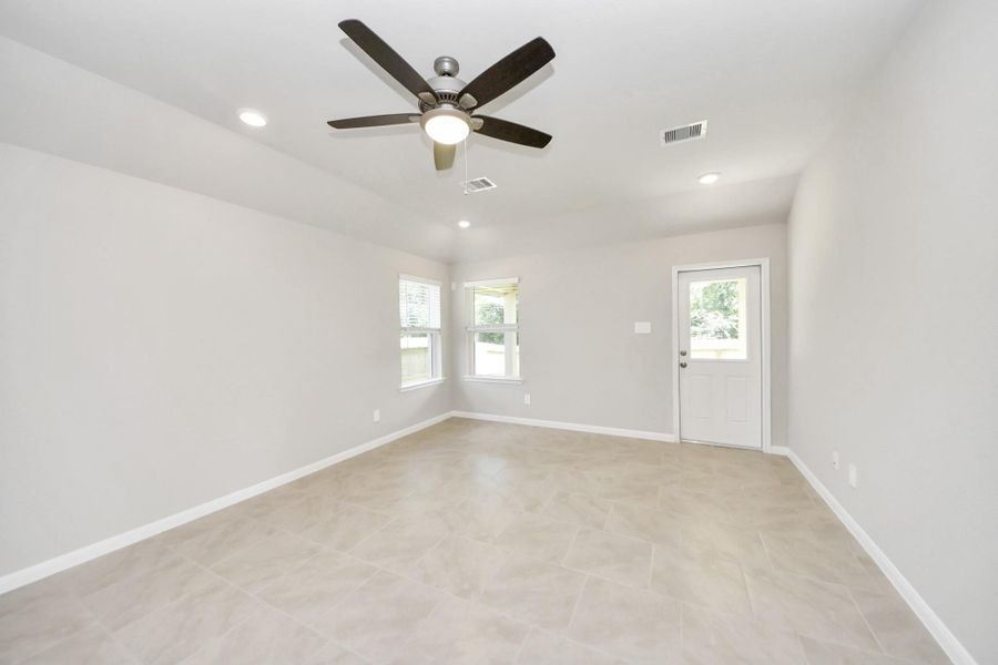 Spacious, unfurnished interior of a new home in Montgomery Ridge: Landmark Collection, Montgomery (Image 23).