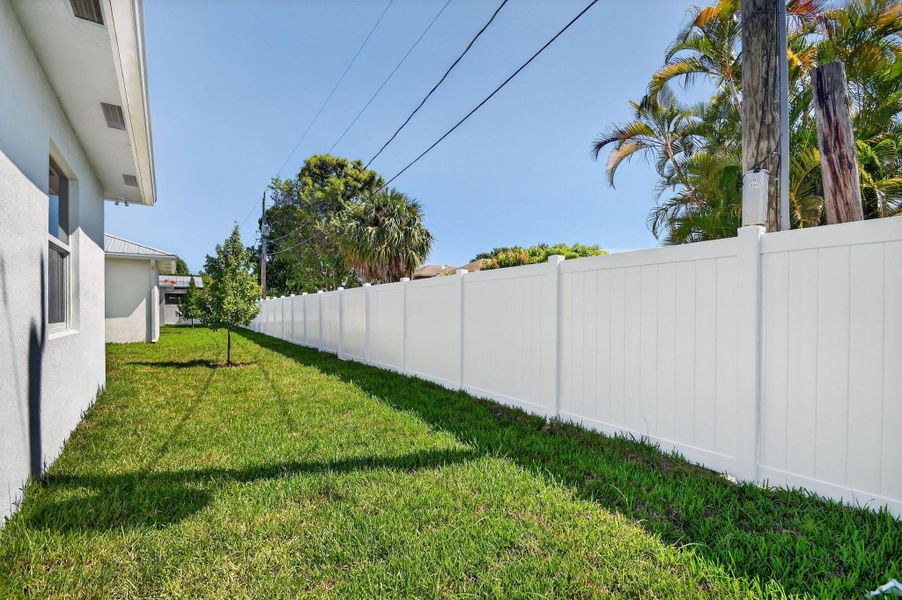 Exterior details and patio area of a home in , Jupiter (Image 33).