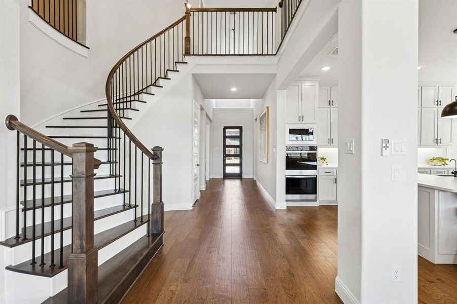 Furnished interior view inside a new home in Walsh Ranch 70', Fort Worth (Image 7). Furnished interior view inside a new home in Walsh Ranch 70', Fort Worth (Image 7).