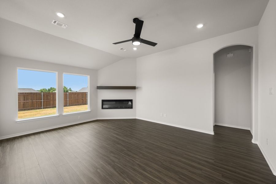 Spacious, unfurnished interior of a new home in Waterford Park, Weatherford (Image 18). Spacious, unfurnished interior of a new home in Waterford Park, Weatherford (Image 18).