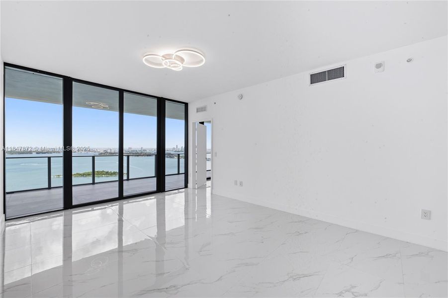 Spacious, unfurnished interior of a new home in Aria Reserve, Miami (Image 26).