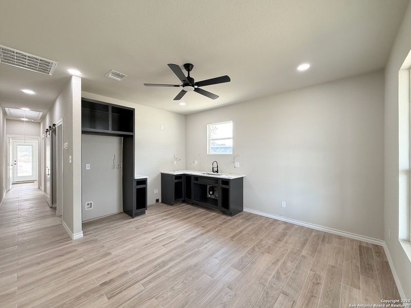 Spacious, unfurnished interior of a new home in , Natalia (Image 8).