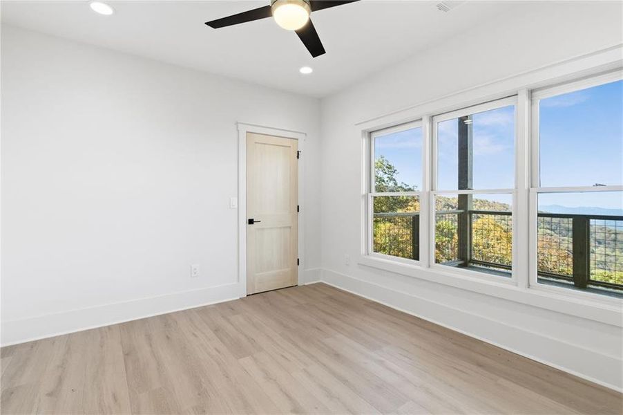 Spacious, unfurnished interior of a new home in , Jasper (Image 21).