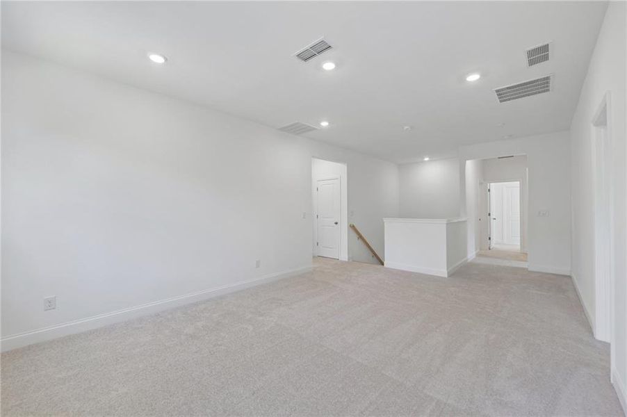 Spacious, unfurnished interior of a new home in Bailey Fence, Dacula (Image 72).