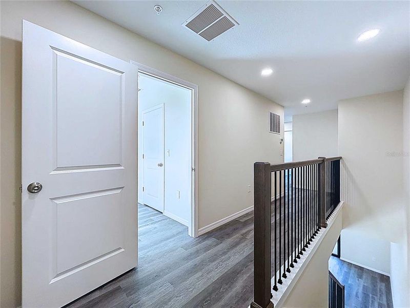 Spacious, unfurnished interior of a new home in , Tampa (Image 19).