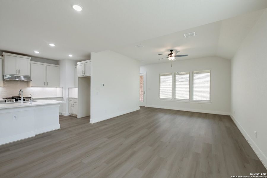 Spacious, unfurnished interior of a new home in Crown Ridge Manor, San Antonio (Image 25). Spacious, unfurnished interior of a new home in Crown Ridge Manor, San Antonio (Image 25).