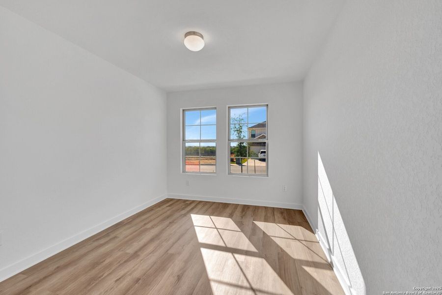 Spacious, unfurnished interior of a new home in Mesquite Ridge, San Antonio (Image 33).