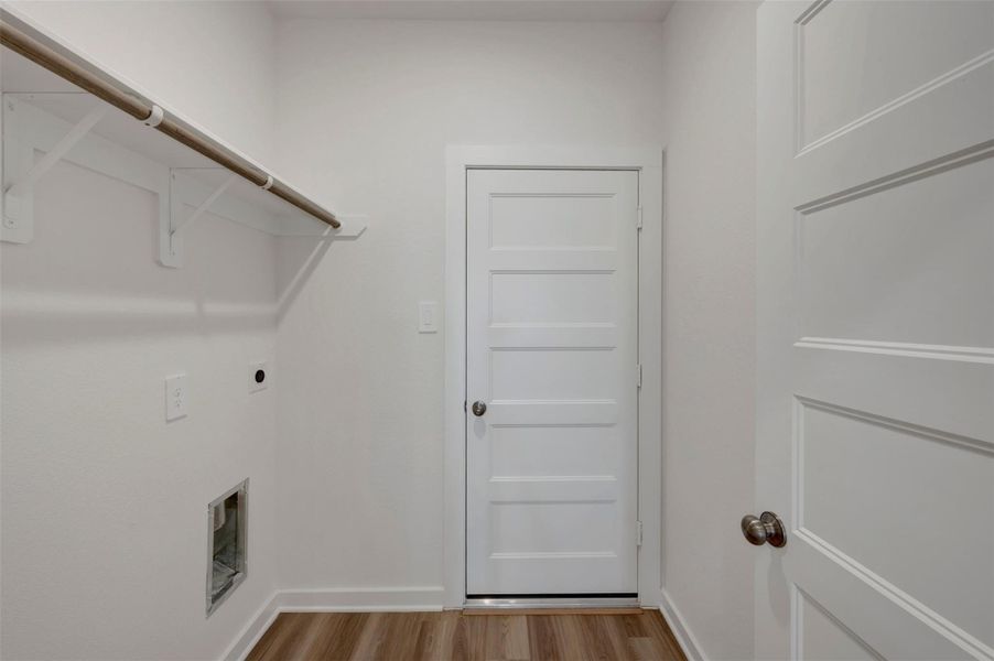 Spacious, unfurnished interior of a new home in Wildrye, Waller (Image 24).