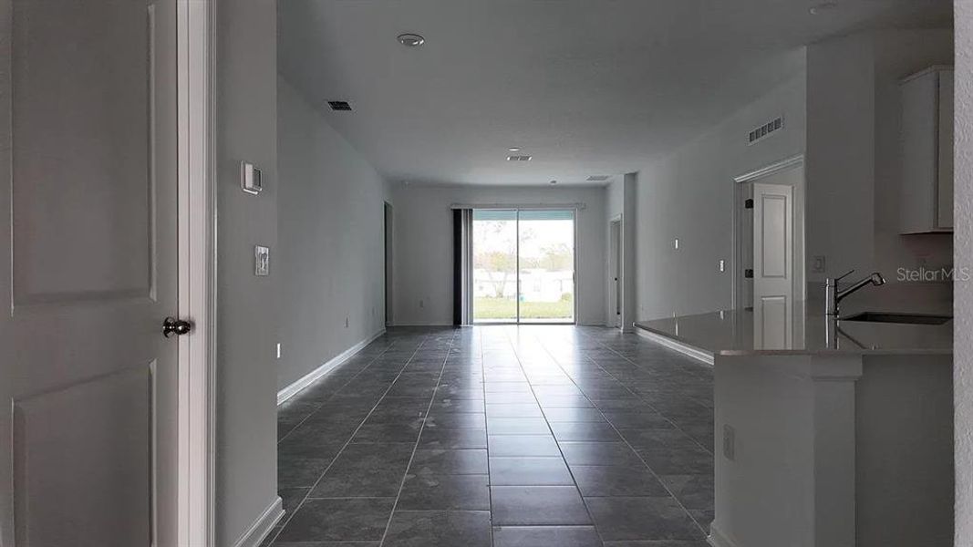 Spacious, unfurnished interior of a new home in Cascades: Grand Collection, Davenport (Image 8).