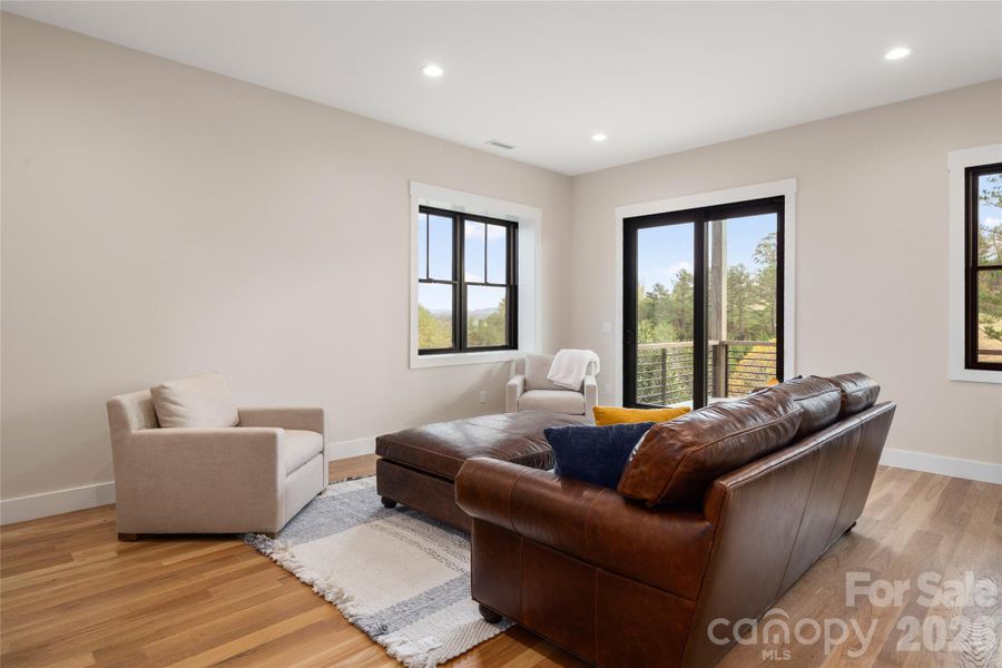 Lower Flex Space with lower deck access