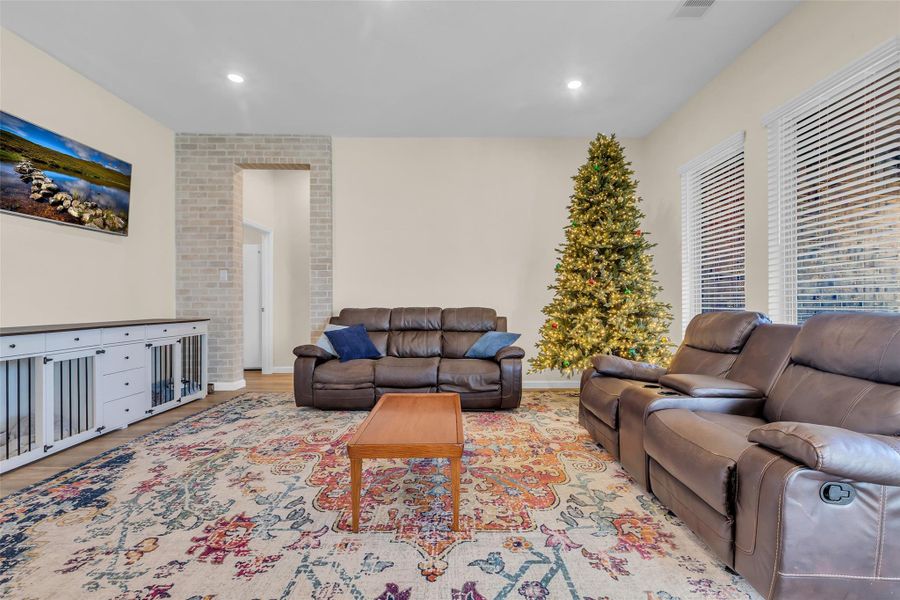 Furnished interior view inside a new home in , Baytown (Image 9).