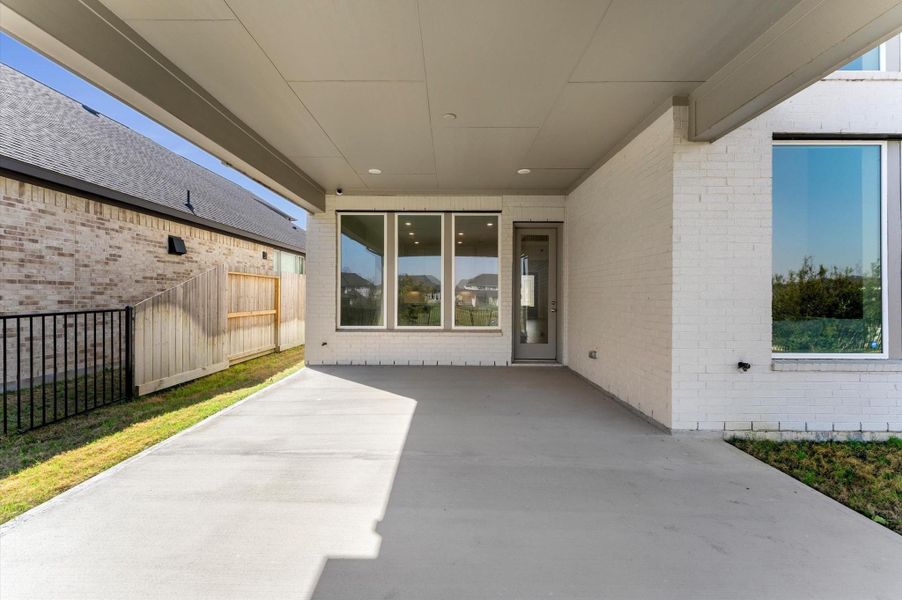 Exterior details and patio area of a home in Cross Creek Ranch, Fulshear (Image 25).