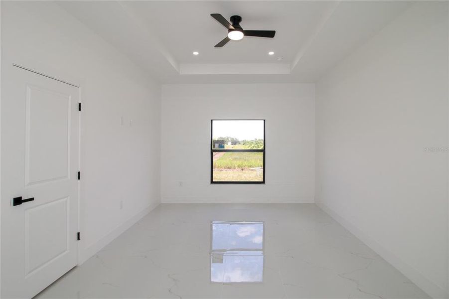 Spacious, unfurnished interior of a new home in , Lehigh Acres (Image 22).