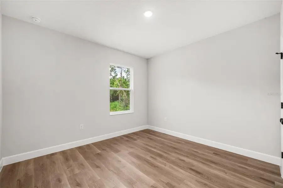 Spacious, unfurnished interior of a new home in , Sebring (Image 11).