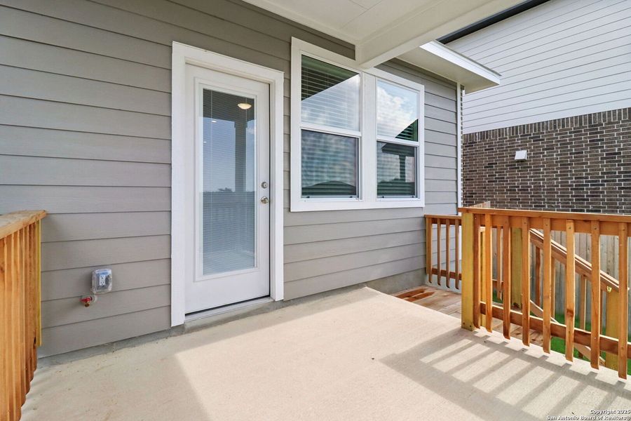 Exterior details and patio area of a home in Thomas Pond, San Antonio (Image 24). Exterior details and patio area of a home in Thomas Pond, San Antonio (Image 24).