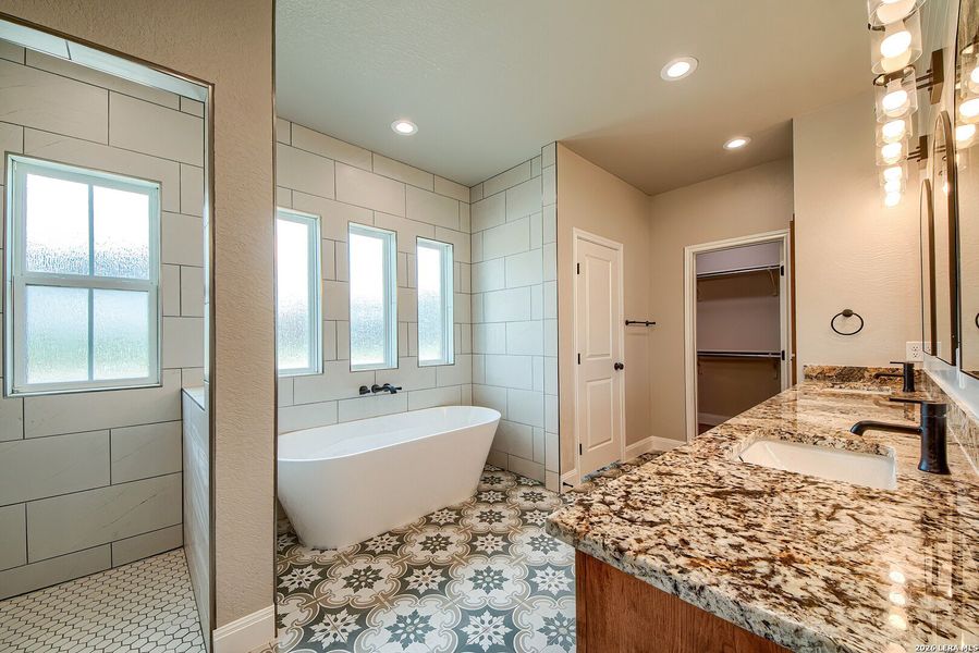 Furnished interior view inside a new home in , La Vernia (Image 8).