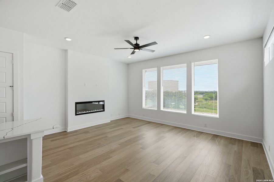 Spacious, unfurnished interior of a new home in Centero at Stone Oak, San Antonio (Image 38). Spacious, unfurnished interior of a new home in Centero at Stone Oak, San Antonio (Image 38).