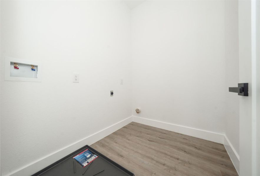 Spacious, unfurnished interior of a new home in , Palacios (Image 23).