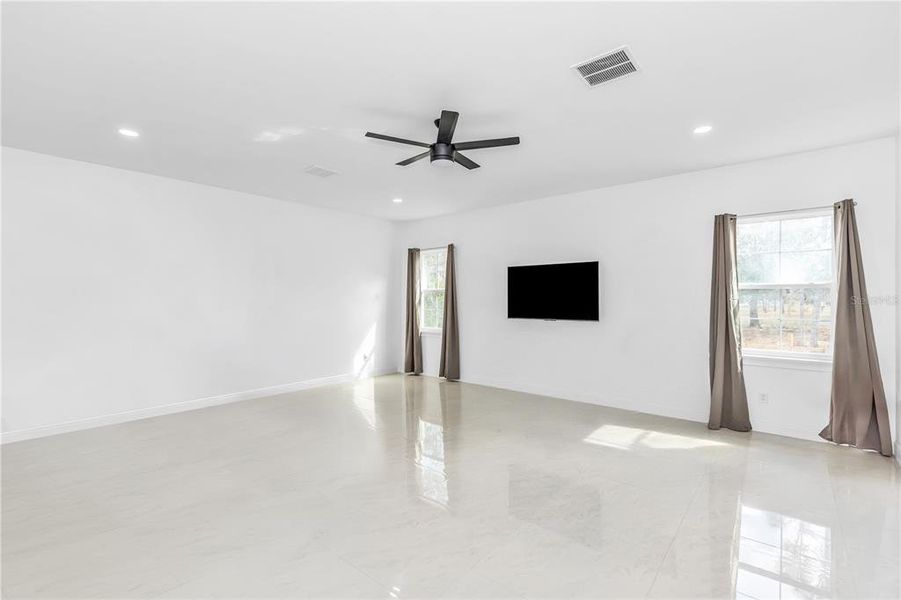 Spacious, unfurnished interior of a new home in , Orlando (Image 39).
