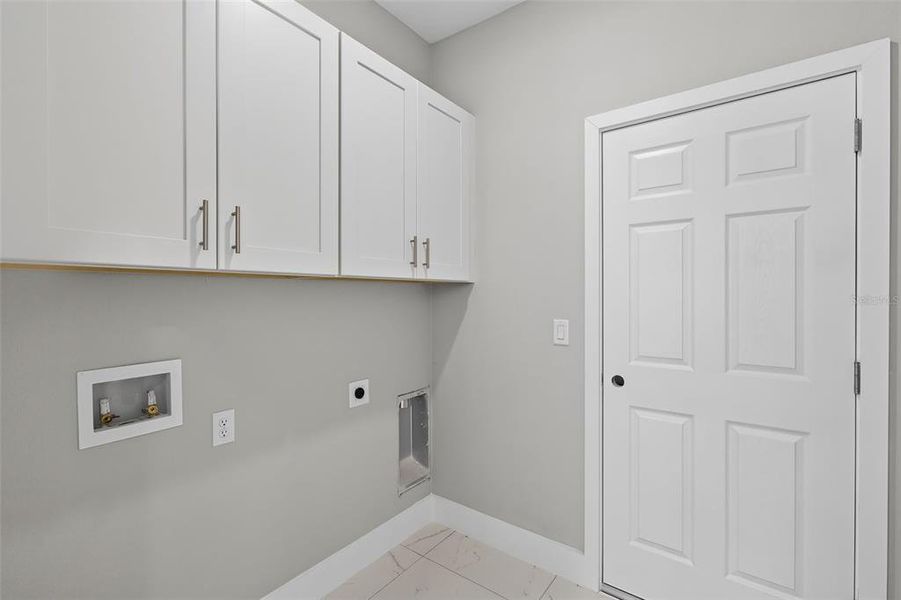 Spacious, unfurnished interior of a new home in , Port Charlotte (Image 32).