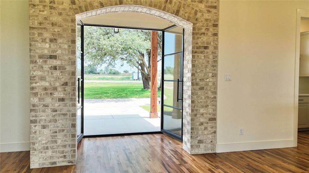 Breathtaking entry with brick arch