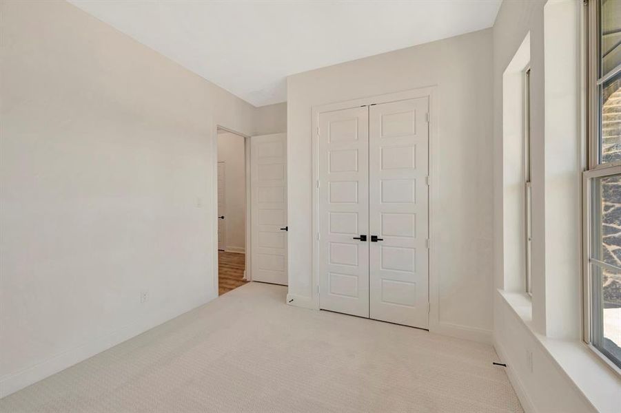 Spacious, unfurnished interior of a new home in Sandbrock Ranch, Aubrey (Image 22). Spacious, unfurnished interior of a new home in Sandbrock Ranch, Aubrey (Image 22).