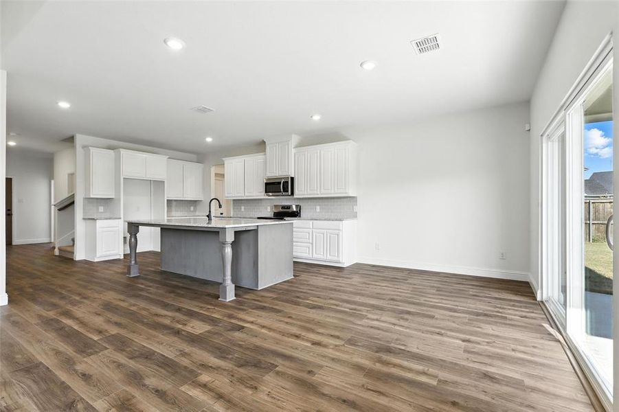 Spacious, unfurnished interior of a new home in Stoneview, Glen Rose (Image 15). Spacious, unfurnished interior of a new home in Stoneview, Glen Rose (Image 15).