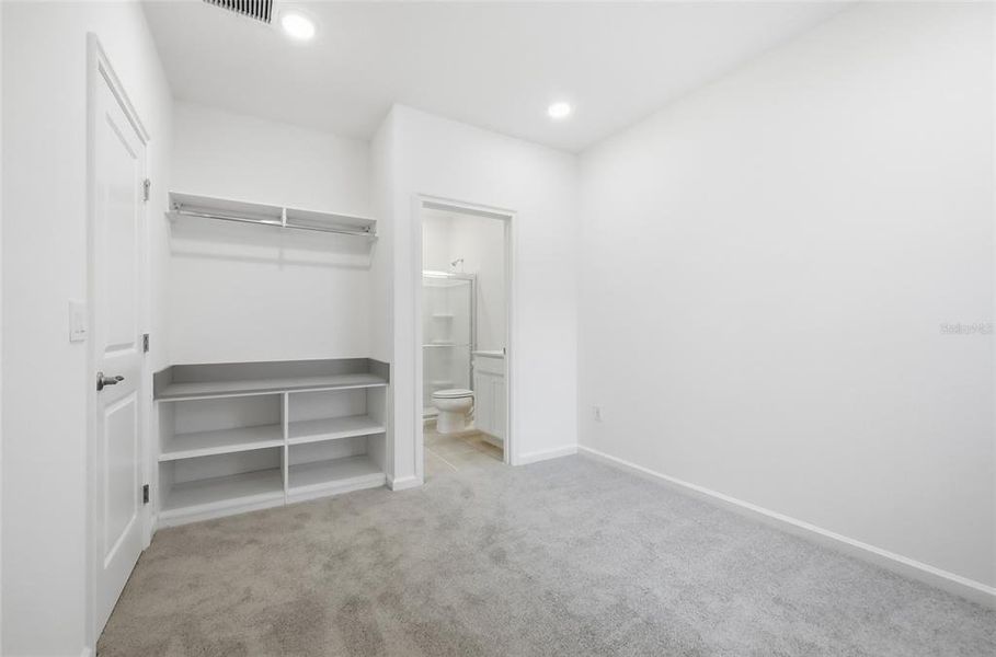 Spacious, unfurnished interior of a new home in Paradiso Grande Resort, Orlando (Image 21).