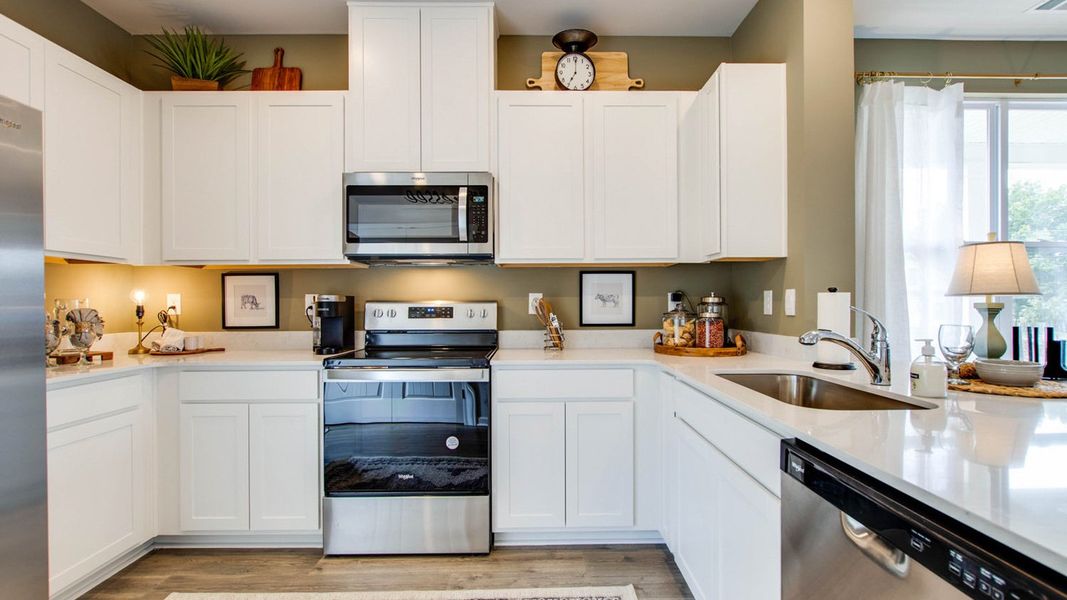 Representative furnished interior of a home built from the OWENS by D.R. Horton in Woodbridge Glen Townhomes, Lebanon (Image 12).