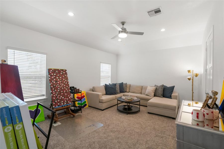 Furnished interior view inside a new home in Fosters Ridge 60's, Conroe (Image 27). Furnished interior view inside a new home in Fosters Ridge 60's, Conroe (Image 27).