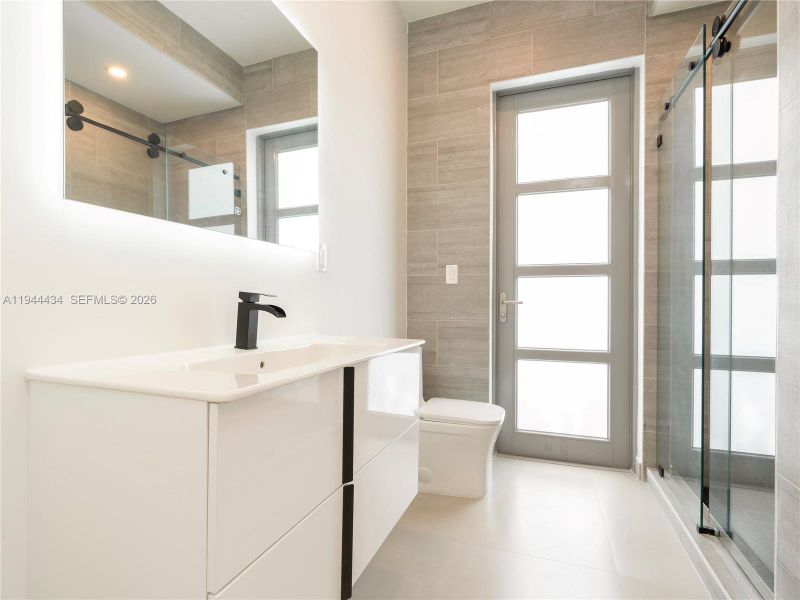 Furnished interior view inside a new home in , Fort Lauderdale (Image 6).