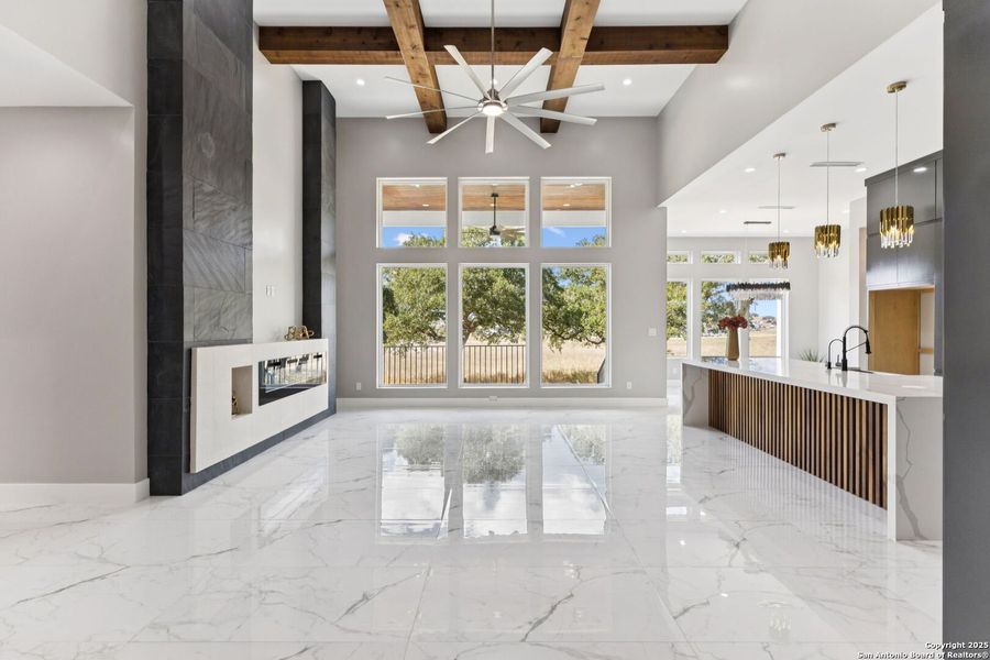 Spacious, unfurnished interior of a new home in , La Vernia (Image 40).