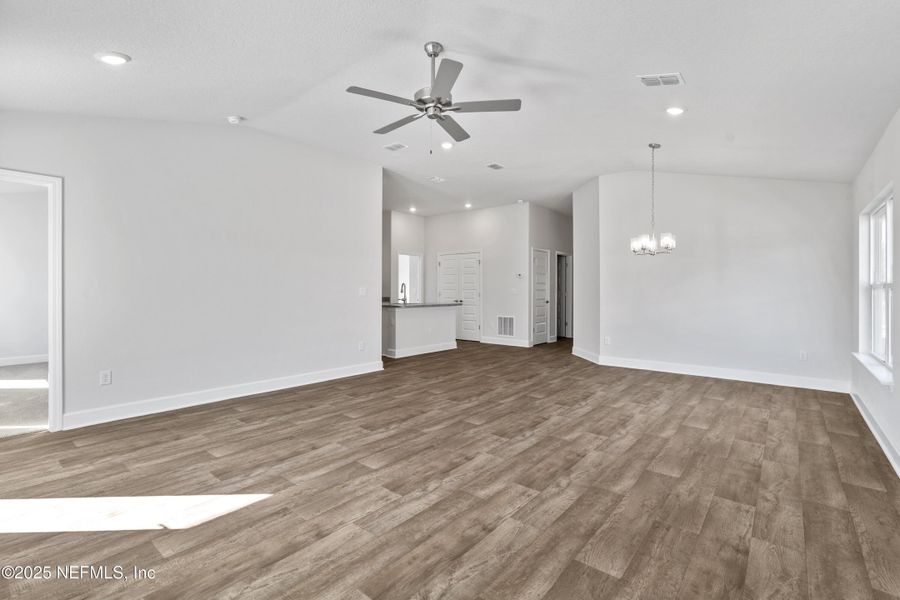 Spacious, unfurnished interior of a new home in Summerglen, Jacksonville (Image 20).